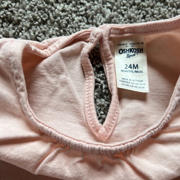 OshKosh flutter sleeve onesie - Picture 3 of 5
